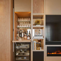 Vermonhouzz Ensemble d'armoires de cuisine minimalistes pleine hauteur, finition bois clair, sans poignées, avec étagères et rangement ouvert, et armoire sous-évier