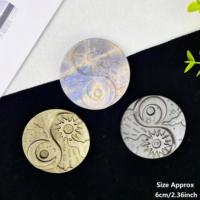 Vente en gros de sculptures artisanales de lune et de soleil en pierre de lune et obsidienne dorée et argentée de haute qualité, 6 cm, pour le Feng Shui et le Yin et Yang