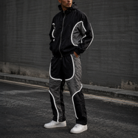 Setelan Tracksuit Techwear Reflektif Mewah dengan Cetak DTG, Jaket Berkerudung Warna-Blok dan Celana Cargo, Streetwear Pria Dua Potong