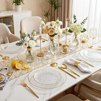 Yuanyi 60 Assiettes Rondes Jetables Modernes en Plastique Transparent Robuste avec Bord Doré Effet Martelé, 30 Chacune pour Desserts, Dîners, Mariages et Fêtes