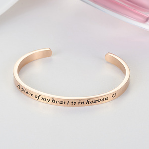 Pulsera de Acero Inoxidable con Letras Grabadas y la Frase 'Aunque es pequeña, es feroz', Nuevos Estilos - Product Image 5