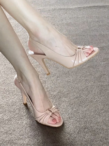 <span class=keywords><strong>Zapatos</strong></span> de Tacón Alto de <span class=keywords><strong>Charol</strong></span> Color Nude con Punta Fina, Tira y Detalle de Lazo para <span class=keywords><strong>Mujer</strong></span>, Ideales para Fiestas y Bodas, Venta al por Mayor - Product Image 1