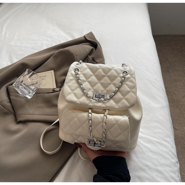 สีขาวไม่มีจี้