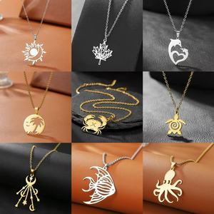 Collier Pendentif Géométrique en Acier Inoxydable Plaqué Or 18K, Bijou Tendance pour Usage Quotidien, Idéal Cadeau - Product Image 1