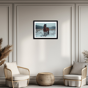 Impression sur toile moderne de cheval <span class=keywords><strong>solitaire</strong></span> suspendu en hiver, présence majestueuse, champs enneigés, décoration murale, 40x50cm, plusieurs couleurs - Product Image 2
