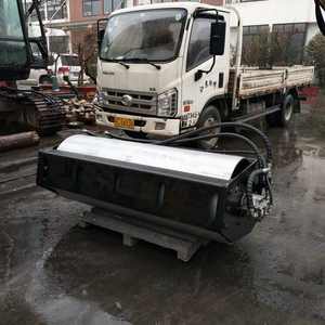 Skid Steer Roller Vibrator dengan Drum Halus, Alat Pengeriting Mini Baja Jalanan - Product Image 3