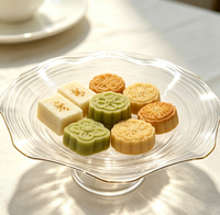 Plateau à fruits en verre transparent sur piédestal, bord doré ondulé et texture ondulée, support à gâteau de luxe pour mariage, fête, décoration de table à la maison