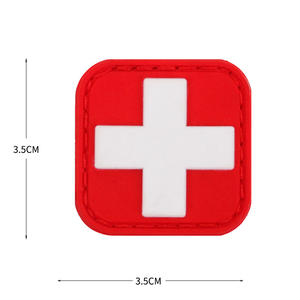 3D กลางแจ้งพีวีซียางนิ่มกันน้ำสีแดงสีขาวสีดำสติกเกอร์ทางการแพทย์แบบไขว้กู้ภัยมายากลตราสามเหลี่ยม - Product Image 5