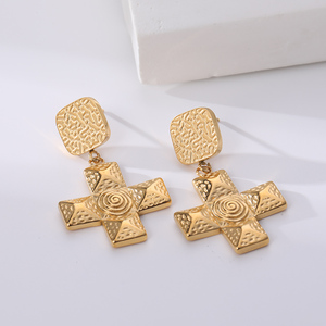 ชุดเครื่องประดับสแตนเลสใส่ได้ทั้งชายและหญิงต่างหูห่วงทอง18K ดีไซน์แบบกลวงกันน้ำทันสมัยใช้ในงานปาร์ตี้ - Product Image 1