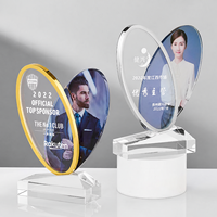 Trophée personnalisé en métal et cristal avec portrait photo pour la reconnaissance des employés exceptionnels lors de la réunion annuelle
