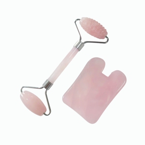 Set de Rodillo Doble y Gua Sha de Cuarzo Rosa Mejorado – Con Cabezal Liso y Rueda con Púas de Microtextura para Relajación Profunda de las Arrugas - Product Image 3