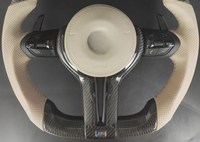 Volant en fibre de carbone avec cuir perforé beige pour couleur de surpiqûre personnalisée pour la mise à niveau des séries M et F