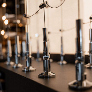 Étagère murale flottante ajustable à demi-accroches pour cave à vin moderne, écologique, avec système de câbles pour bouteilles et spiritueux - Product Image 5