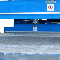 Machine de compression semi-automatique hydraulique de haute qualité pour matelas et toppers de canapé en mousse, avec fonction de roulage et d'emballage
