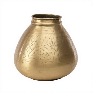 Pot à eau en laiton plaqué or au design antique, de la plus haute qualité, taille personnalisée, provenant du meilleur exportateur en Inde - Product Image 1