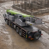 Grue de camion robuste ZTC1000V663 de 100 tonnes, machine d'occasion en stock, avec stabilisateurs de type H et système de rotation double.