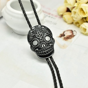 Cravate bolo <span class=keywords><strong>gothique</strong></span> western pour homme, personnalisée, en émail noir, avec motif de crâne de bonbon de café et de sucre, fournisseur en gros de cravates bolo en métal - Product Image 4