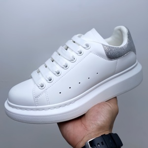 Chaussures blanches de marque à la mode en gros, luxueuses et haut de gamme, chaussures de marche à semelles épaisses, semelles extérieures en cuir véritable et en caoutchouc - Product Image 2