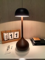 Décoration de chambre minimaliste Lampe de table tactile rechargeable par USB au design nordique élégant sans fil