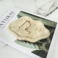 Plateau de rangement unique en travertin beige naturel irrégulier sculpté, style nordique, pour bijoux, maquillage, décoration maison, mariage, Noël