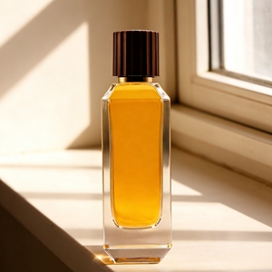 Delicado y lujoso frasco de perfume cuadrado alto de 100 ml, con atomizador y tapa, de diseño de alta calidad. - Product Image 5