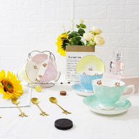 Set Cangkir Kopi dan Piring Teh Keramik Mewah Kecil Ramah Lingkungan dari Fine Bone China dengan Desain Bunga Gaya Kerajaan Warna yang Dapat Disesuaikan.