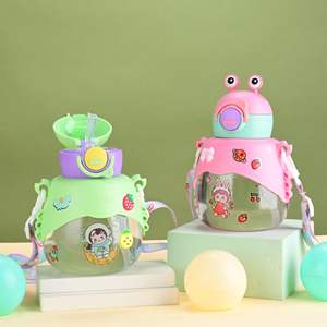 Seaygift 最新 900ml クリエイティブな漫画風カエルの目 子供用スポーツ携帯プラスチック製水筒 ジュースカップ マグカップ ストロー付き - Product Image 2