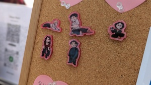 OEM ODM Pins de personnage de franchise en acrylique rouge nacré, modèle Standee <span class=keywords><strong>Saw</strong></span> - Product Image 1