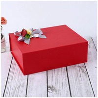 Maßgefertigte Koffer-Design-Boxen Harte Karton-Geschenkverpackung für Kleidung mit Goldgriffen