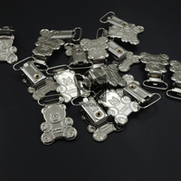 Clip de sucette en métal en forme d'ours de couleur argent Clip de dentition pour bébé