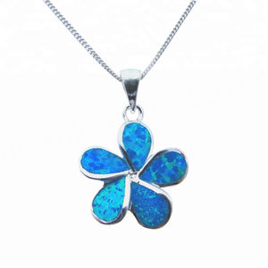Pendentif en argent sterling avec fleur de frangipanier et opale bleue, bijoux hawaïens pour femmes - Product Image 1