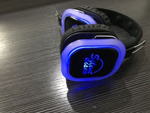 F39 Auriculares Inalámbricos Plegables para Fiesta Silenciosa con Logotipo Personalizado, 500M, LED, Silenciosos, Estéreo, DJ, 2 o 3 Canales, Venta al Por Mayor - Product Image 3