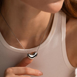 Collar con Colgante de <span class=keywords><strong>Corazón</strong></span> <span class=keywords><strong>Grueso</strong></span> para Mujer, Acero Inoxidable Impermeable, Sin Deslustre, Joyería de Diseño - Product Image 3