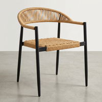 Fauteuil d'extérieur résistant aux intempéries avec pieds métalliques coniques robustes et dossier en corde