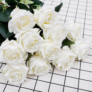 Rosas Artificiales de Alta Calidad al por Mayor, Rosas Individuales Rojas y Blancas, Rosas Decorativas de Tela de Seda Personalizadas - Product Image 3