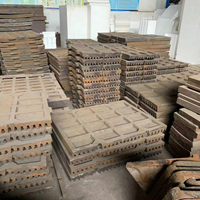Pièces de concasseur à mâchoires en acier au manganèse élevé sur mesure, résistantes à l'usure : revêtement latéral et plaque de joue pour le concassage de pierres et d'agrégats