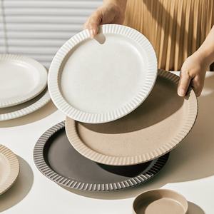 Assiettes à <span class=keywords><strong>dîner</strong></span> en céramique <span class=keywords><strong>de</strong></span> style nordique Design moderne pour hôtels et restaurants pour fêtes Approvisionnement en usine Offre Spéciale transfrontalier - Product Image 3