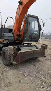Excavadora de Ruedas Usada de la Marca Japonesa HItachi en SHANGHAI, Excavadora Usada de 13 Toneladas HItachi ZX130 con Tracción en las Ruedas y Motor Original - Product Image 5