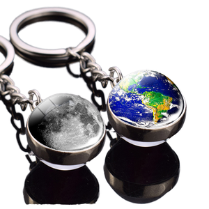 Vente en gros <span class=keywords><strong>de</strong></span> porte-clés <span class=keywords><strong>de</strong></span> lumière pendante <span class=keywords><strong>de</strong></span> l'espace <span class=keywords><strong>de</strong></span> la nébuleuse galaxie du système solaire porte-clés <span class=keywords><strong>de</strong></span> lune avec boule <span class=keywords><strong>de</strong></span> verre porte-clés <span class=keywords><strong>de</strong></span> bijoux en métal - Product Image 1