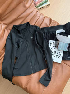 2025 ग्रीष्मकालीन कस्टम लोगो महिलाओं के जिम में कसरत के लिए उच्च लोच दो टुकड़े जैकेट शॉर्ट्स लोचदार कमर पैंट - Product Image 5