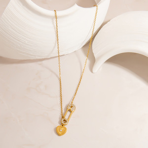 Collar con colgante de corazón de acero inoxidable, cadena de clavícula de color oro de 18 quilates para mujer, diseño geométrico de clip, joyería de regalo - Product Image 3