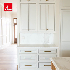 Meubles de cuisine intègrés de style Shaker, bicolores, avec façade cannelée et à perles, pour réfrigérateur et <span class=keywords><strong>lave</strong></span>-<span class=keywords><strong>vaisselle</strong></span>, prêts à l'assemblage, au design intemporel et aux détails de finition sur le bas du meuble. - Product Image 4