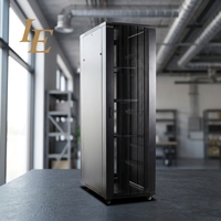 Rak Server Kabinet Jaringan Pusat Data Berdiri Lantai Baja 11U 800*800mm Tersedia