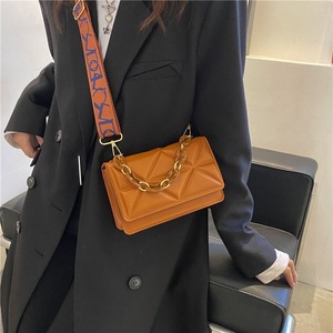 Sacs à bandoulière pour femmes en cuir PU gaufré géométrique, petit sac carré à bandoulière décoratif avec large sangle réglable pour dames - Product Image 3