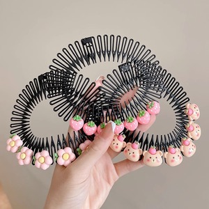 Nouvelle Arrivée : Peigne à Cheveux en Résine Motif Dessin Animé, Charmant Accessoire pour Filles - Product Image 3