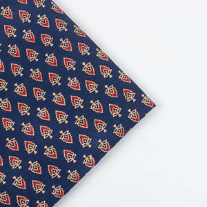 Tissu en coton biologique imprimé à la main Ajrakh, léger, textile indien tissé pour costumes de filles, chemises de garçons, rideaux, oreillers - Product Image 2