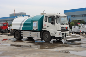 Carro de riego de alto rendimiento, camión de lavado y barrido eficiente con componente de motor central - Product Image 3