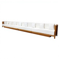 Canapé modulaire extra long personnalisable, structure en bois massif à lattes, revêtement en tissu sur mesure pour salon