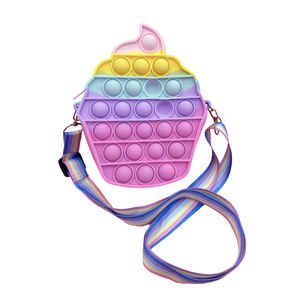 Portefeuille en silicone pour enfants KL, sac à cupcakes, jouets, sac à main portable imperméable en forme de crème glacée pour filles de 5 ans et plus - Product Image 5