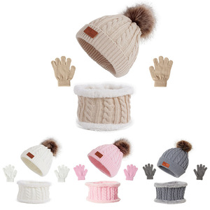 Set Invernale per Bambini: Cappello, <span class=keywords><strong>Guanti</strong></span> e Sciarpa, Berretti Lavorati a Maglia con Ponpon per Ragazzi e Ragazze, Scaldacollo e <span class=keywords><strong>Guanti</strong></span> Foderati in Pile - Product Image 2